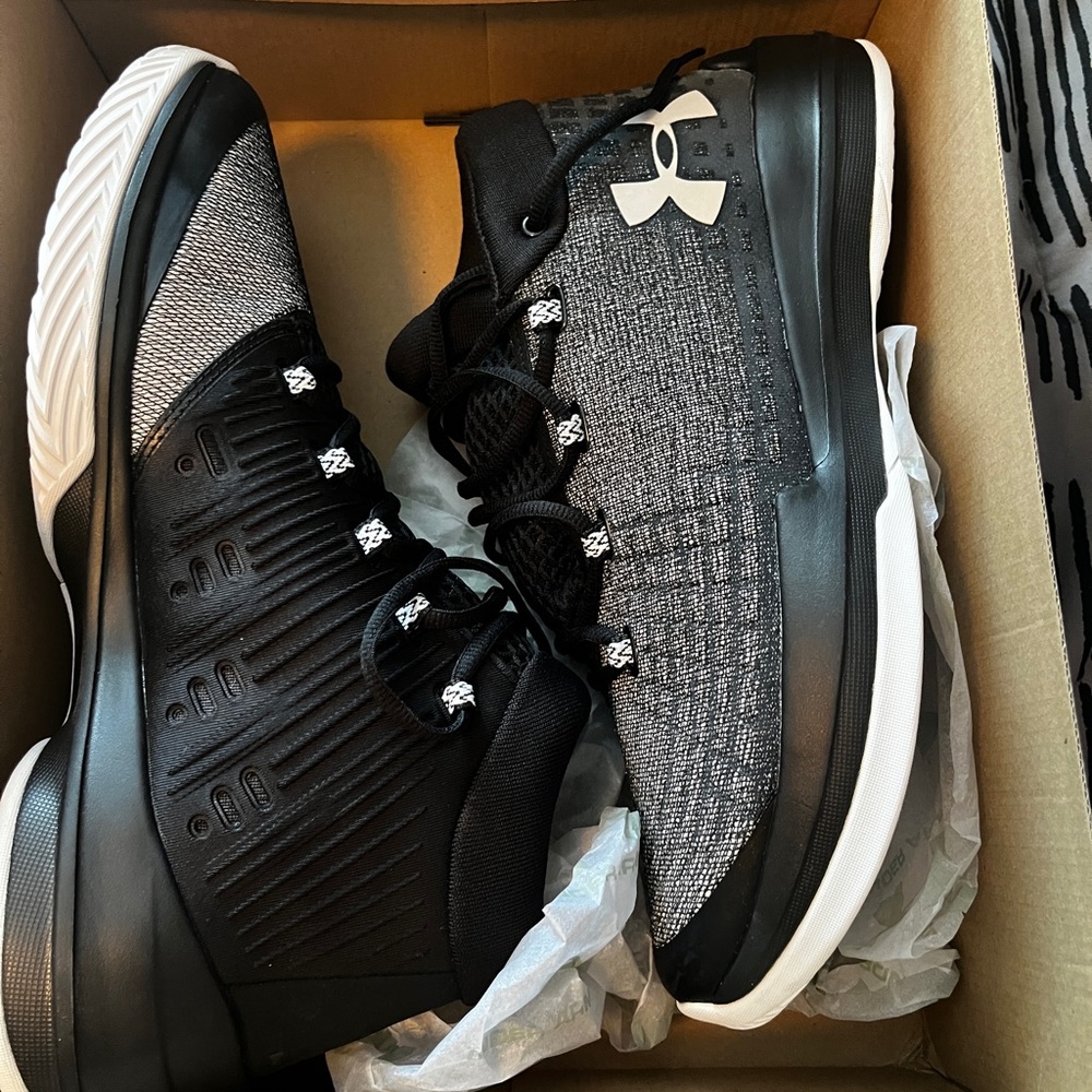 Men’s under armor basketball shoes